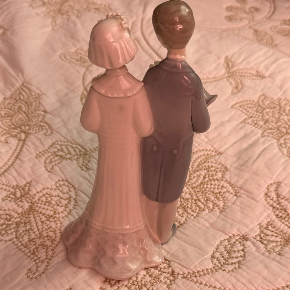Lladro Retired Elegant Porcelain Bride and Groom Wedding